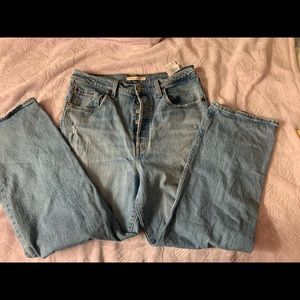 Blue Levi’s rib cage jeans